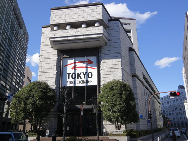 Japan Stock Market Declines Over 2%