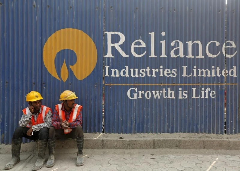 Reliance Industries Faces 3% Drop